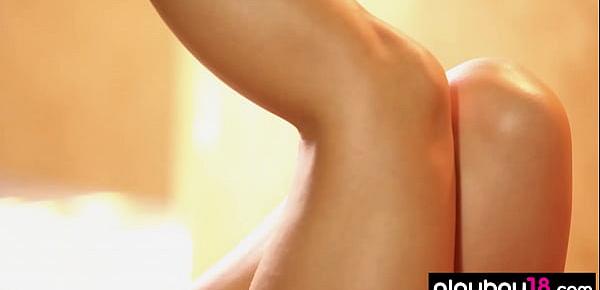  Sexy Jaclyn Swedburg shows her gorgeous curvy body